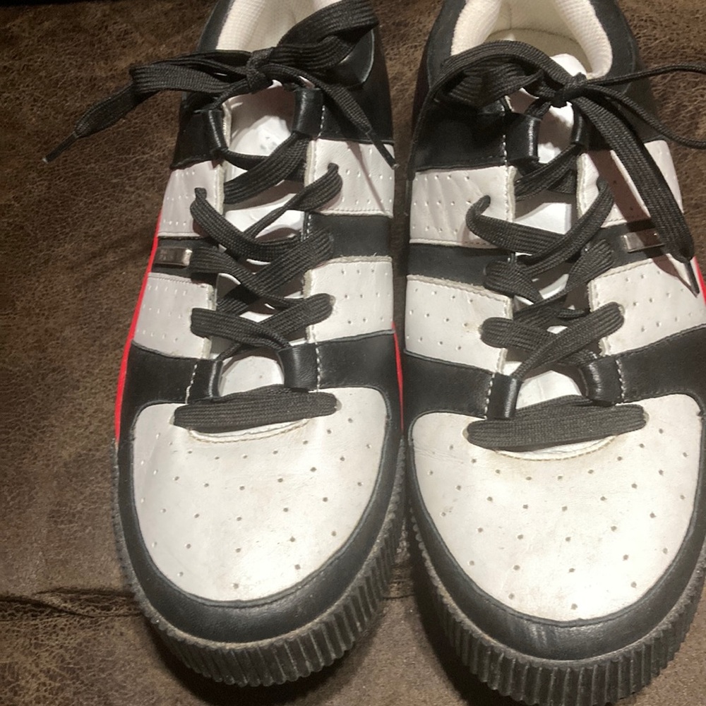 Kenneth Cole reaction, tennis shoes